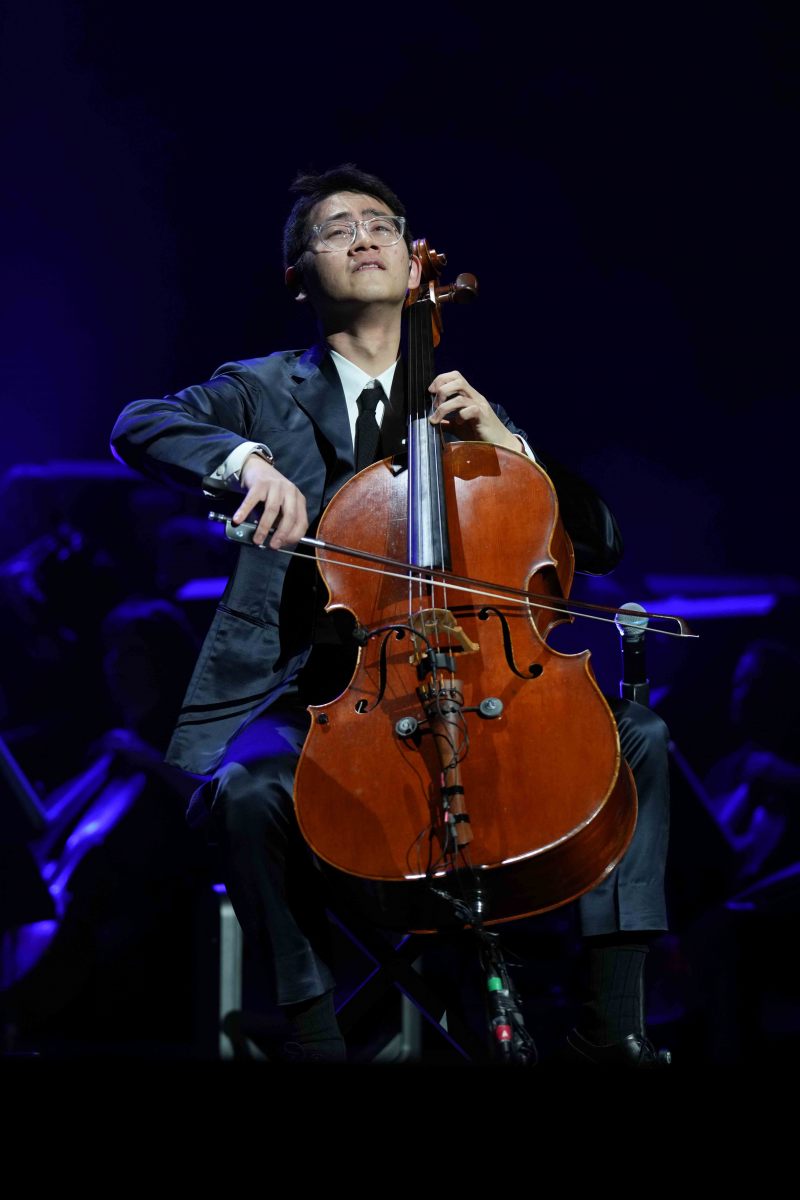 01.12.2023 Cellist Nathan Chan beim Tourauftakt von Night of the Proms 2023 in der ausverkauften SAP Arena Mannheim.