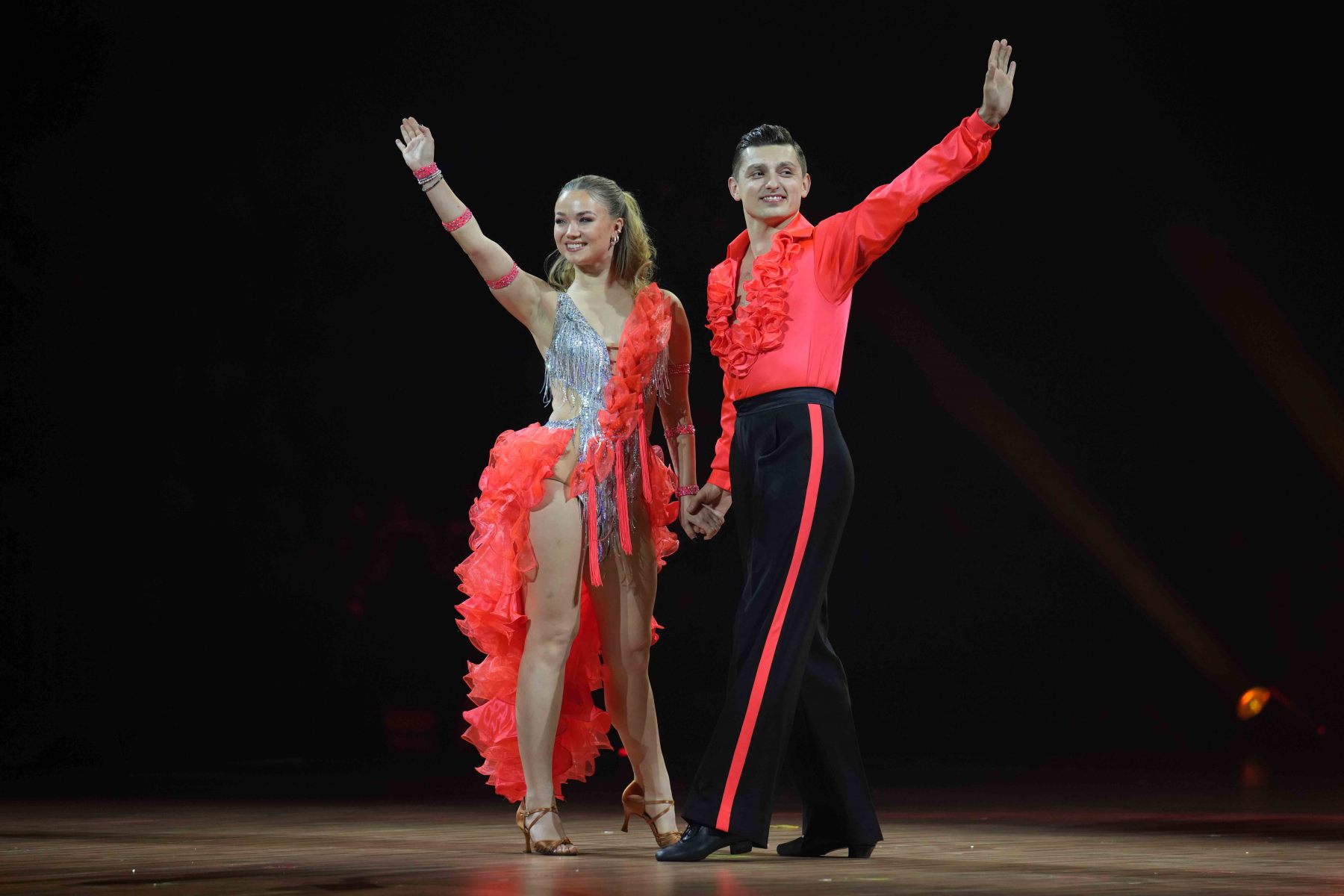 04.12.2023 Tanzpaar Julia Beautx & Zsolt Sándor Cseke bei Let's Dance - Die Live-Tournee 2023 in der ausverkauften SAP Arena Mannheim.