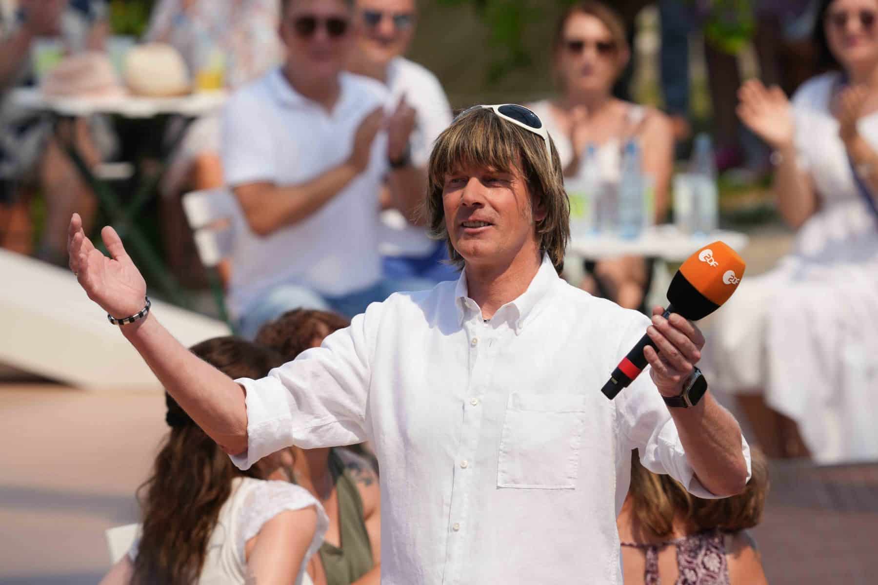 Mickie Krause in der Unterhaltungsshow ZDF Fernsehgarten am 09.07.2023 in Mainz.