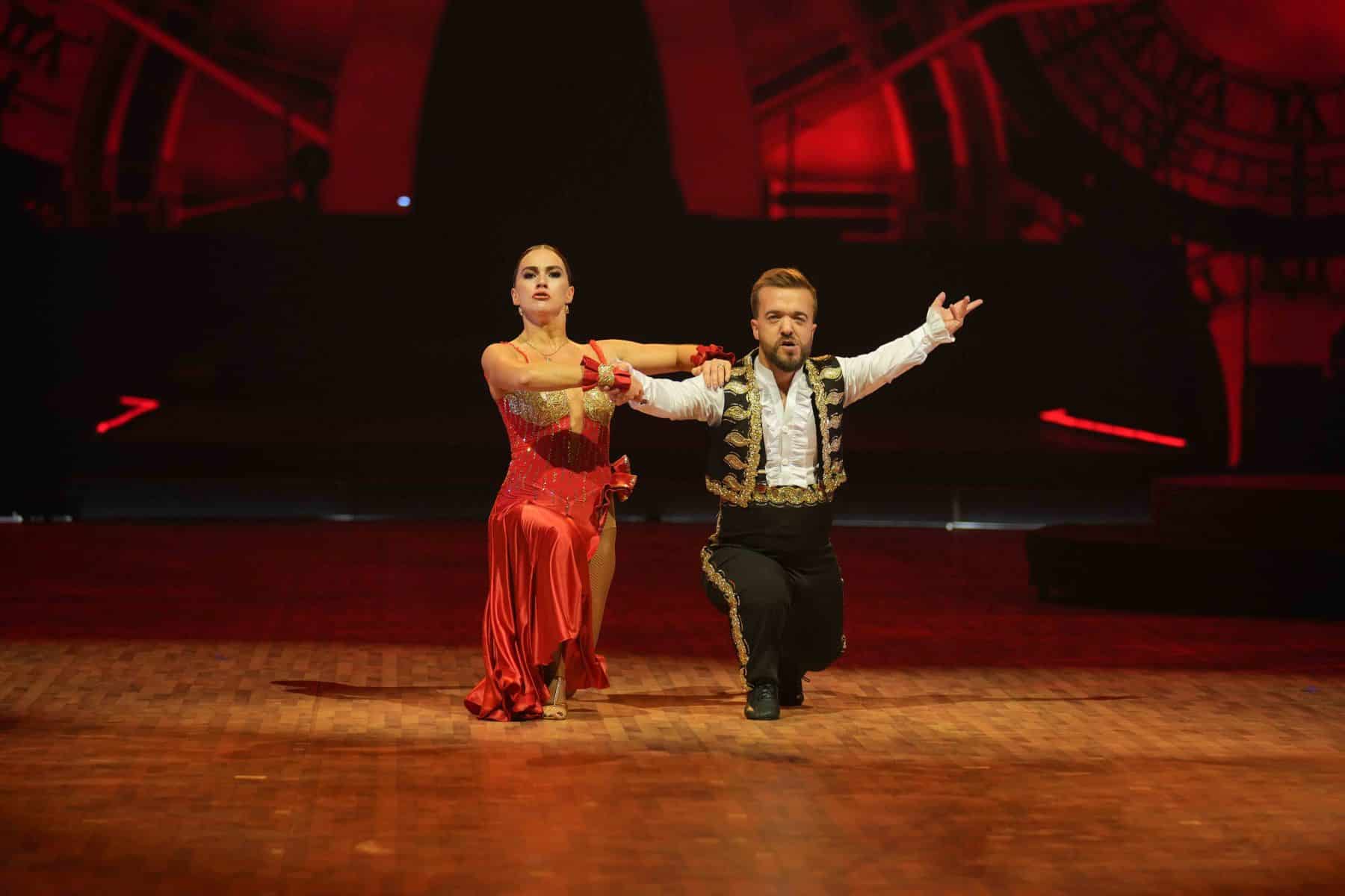 14.11.2022 Tänzerin Renata Lusin und Leichtathlet Mathias Mester bei der Show Let s Dance - Die Live-Tournee 2022.
