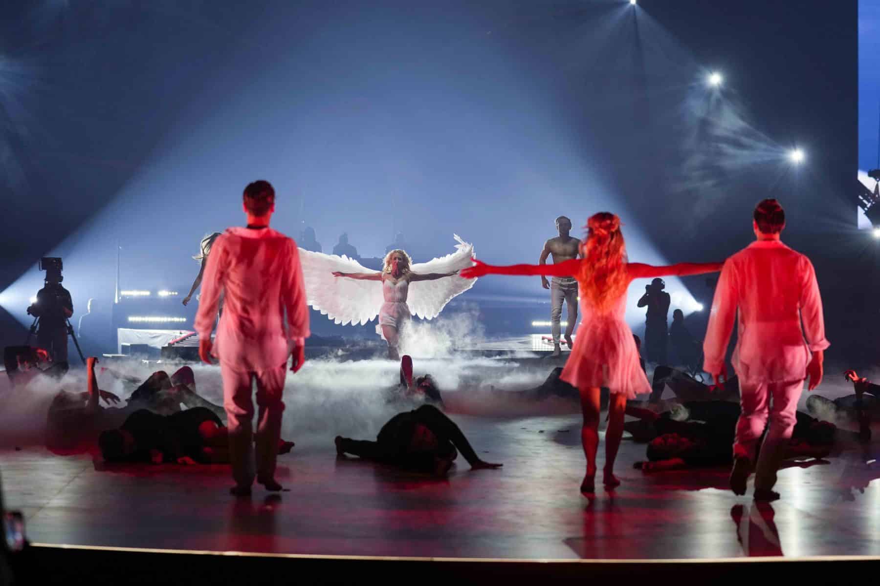 14.11.2022 Profi-Tänzerin Kathrin Menzinger bei der Show Let s Dance - Die Live-Tournee 2022.