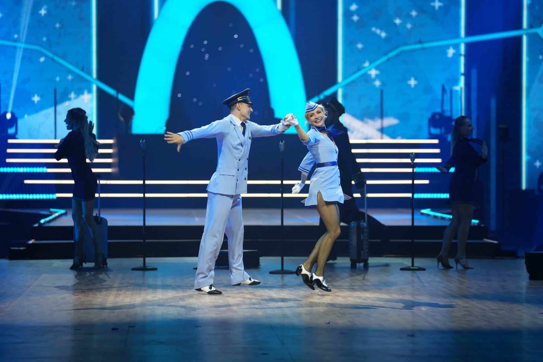 14.11.2022 Moderatorin Janin Ullmann und Tanzprofi Zsolt
Cseke bei der Show Let s Dance - Die Live-Tournee 2022.