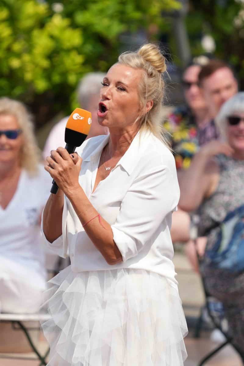 Andrea Kiwi Kiewel in der Unterhaltungsshow ZDF Fernsehgarten am 16.07.2023 in Mainz.