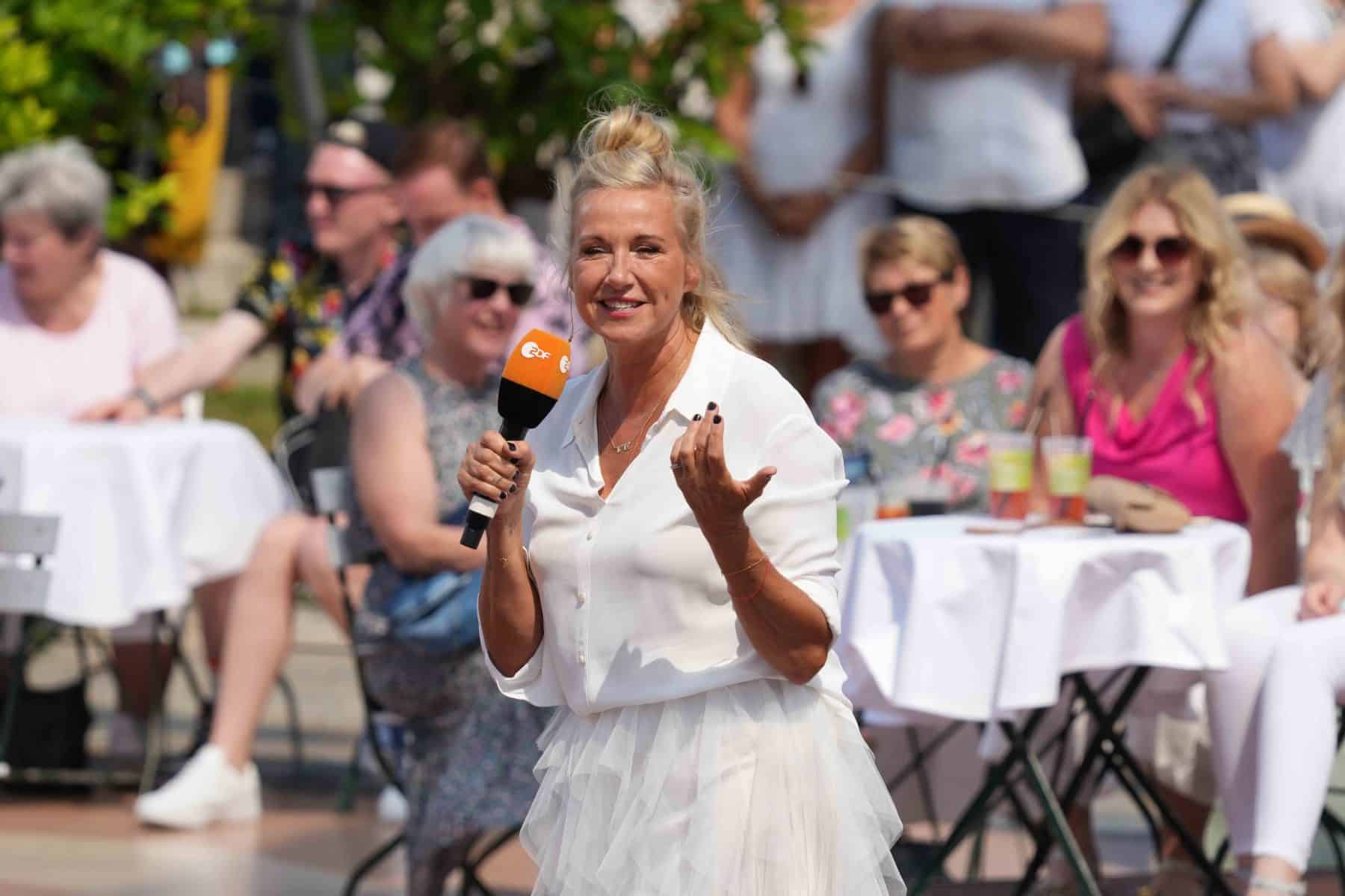 Andrea Kiwi Kiewel in der Unterhaltungsshow ZDF Fernsehgarten am 16.07.2023 in Mainz.