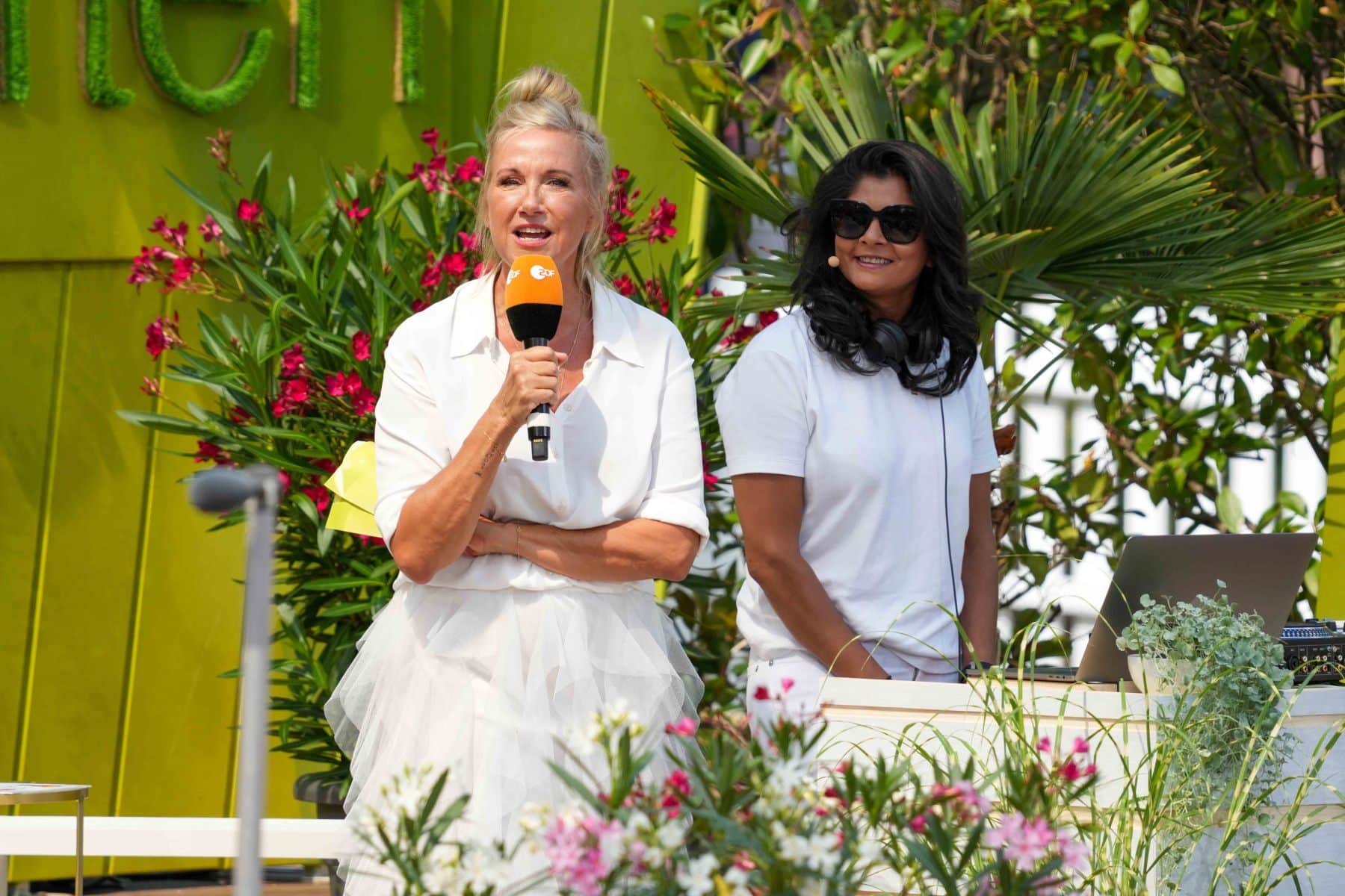 DJane LadyChan & Andrea Kiwi Kiewel in der Unterhaltungsshow ZDF Fernsehgarten am 16.07.2023 in Mainz.