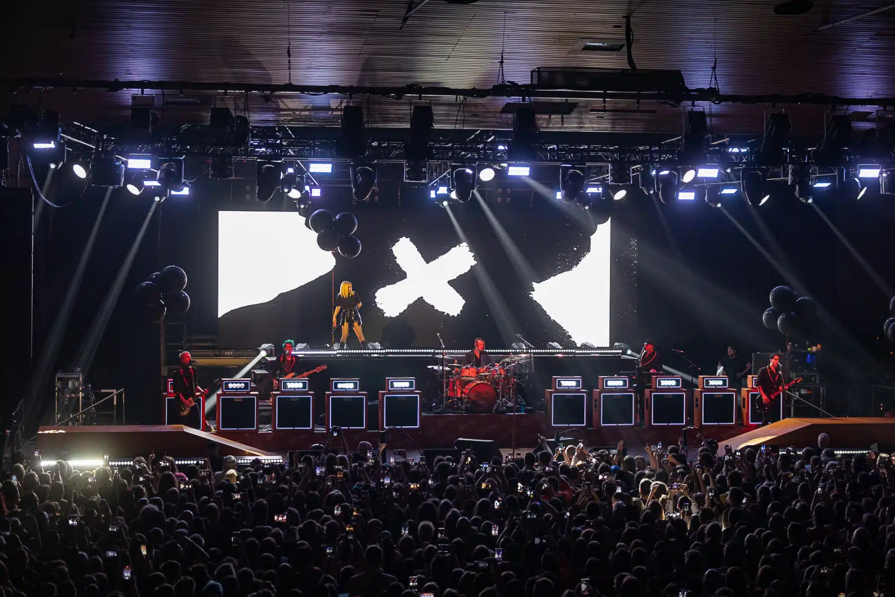 18.04.2023-Avril-Lavigne-Offenbach-Jan-Heesch-Cityguide-Rhein-Neckar-25 18.04.2023-Avril-Lavigne-Offenbach-Jan-Heesch-Cityguide-Rhein-Neckar-25