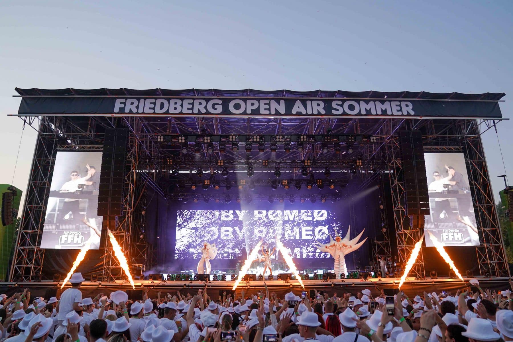 24.06.2023 FFH-Just White! 2023 - Die Megaparty ganz in Weiß auf der Friedberger Seewiese.
