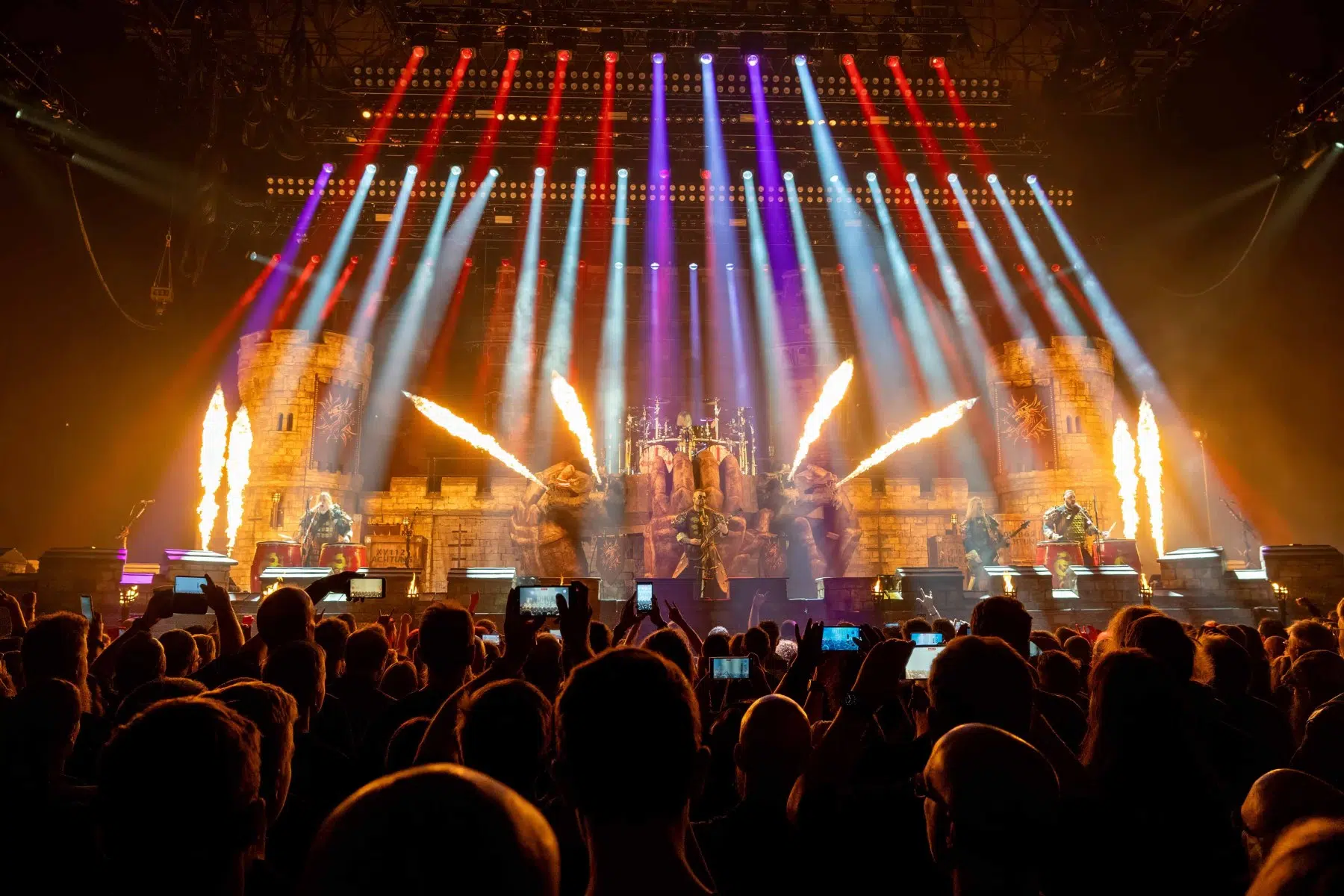 Sabaton mit ihrer „The Legendary Tour“ am 25.11.2025 in der Frankfurter Festhalle.
Fotos © by Boris Korpak | bokopictures Sabaton mit ihrer „The Legendary Tour“ am 25.11.2025 in der Frankfurter Festhalle.
Fotos © by Boris Korpak | bokopictures