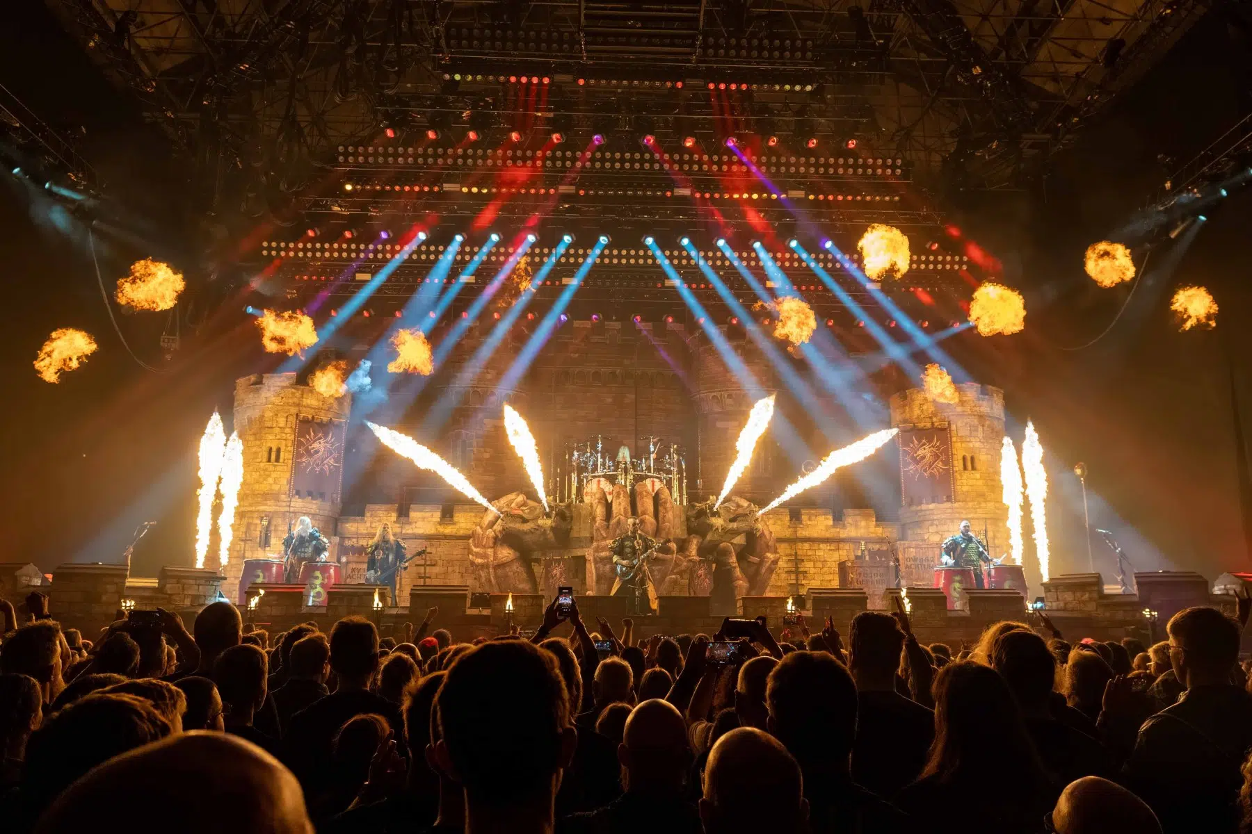 Sabaton mit ihrer „The Legendary Tour“ am 25.11.2025 in der Frankfurter Festhalle.
Fotos © by Boris Korpak | bokopictures Sabaton mit ihrer „The Legendary Tour“ am 25.11.2025 in der Frankfurter Festhalle.
Fotos © by Boris Korpak | bokopictures