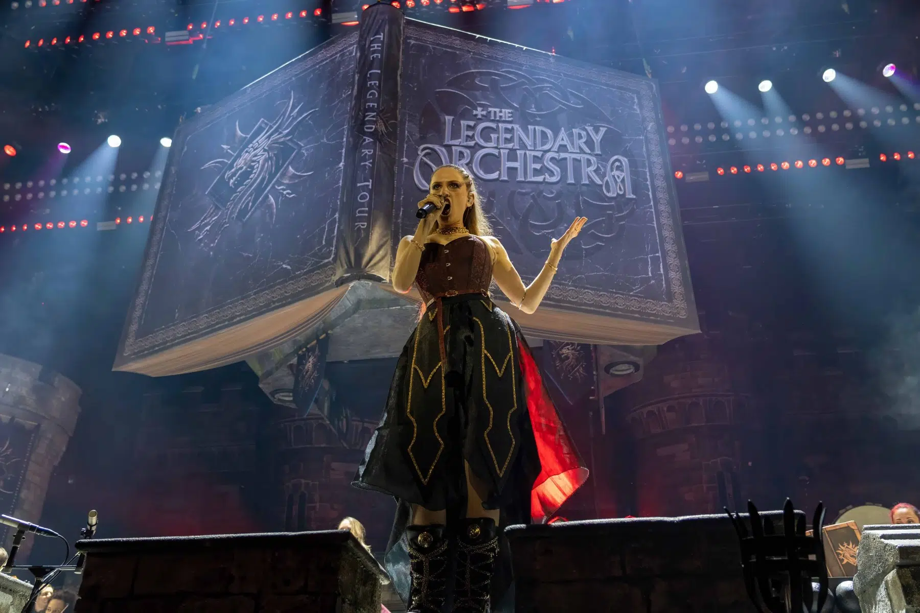 The Legendary Orchestra eröffneten Sabatons „The Legendary Tour“ am 25.11.2025 in der Frankfurter Festhalle mit epischer Stimmung und voller Energie. Fotos © by Boris Korpak | bokopictures The Legendary Orchestra eröffneten Sabatons „The Legendary Tour“ am 25.11.2025 in der Frankfurter Festhalle mit epischer Stimmung und voller Energie. Fotos © by Boris Korpak | bokopictures