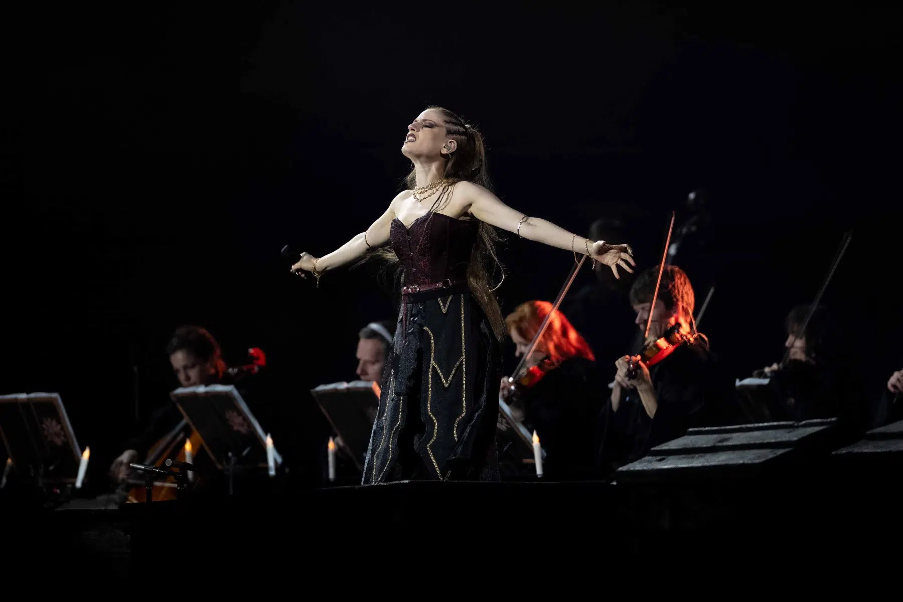 The Legendary Orchestra eröffneten Sabatons „The Legendary Tour“ am 25.11.2025 in der Frankfurter Festhalle mit epischer Stimmung und voller Energie. Fotos © by Boris Korpak | bokopictures The Legendary Orchestra eröffneten Sabatons „The Legendary Tour“ am 25.11.2025 in der Frankfurter Festhalle mit epischer Stimmung und voller Energie. Fotos © by Boris Korpak | bokopictures