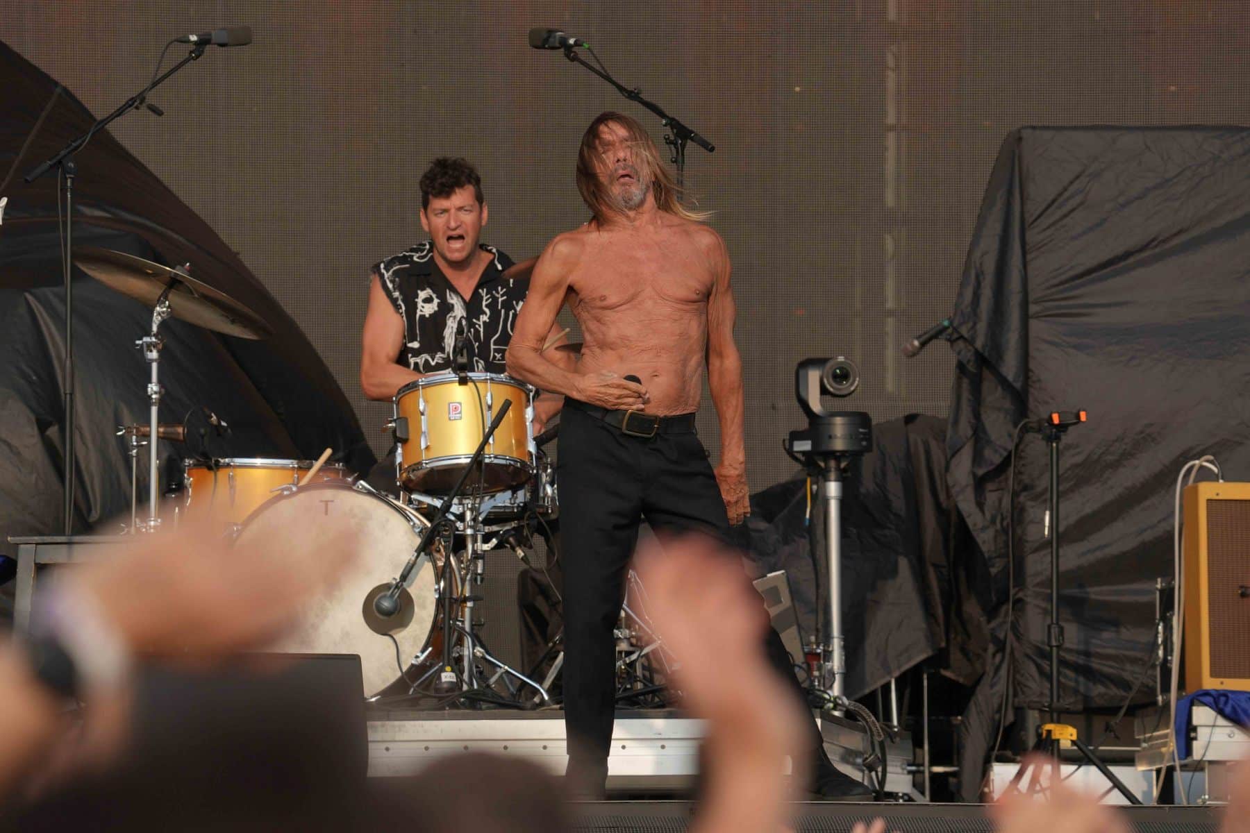 26.06.2023 Die Red Hot Chili Peppers live in Mannheim. Support waren The Mars Volta & Iggy Pop. Foto © by Boris Korpak / bokopictures