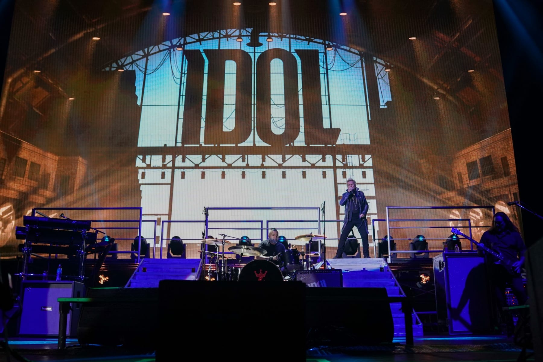 29.09.2022  Billy Idol mit seiner The Roadside Tour 2022 live in der Festhalle Frankfurt. Support waren The Foxies die GlitterPunk Band aus Nashville.