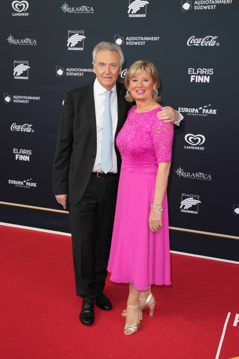 31.03.2023 Jürgen Mack mit Ehefrau Mauritia  bei der Verleihung vom Radio Regenbogen Award im Europapark Rust.