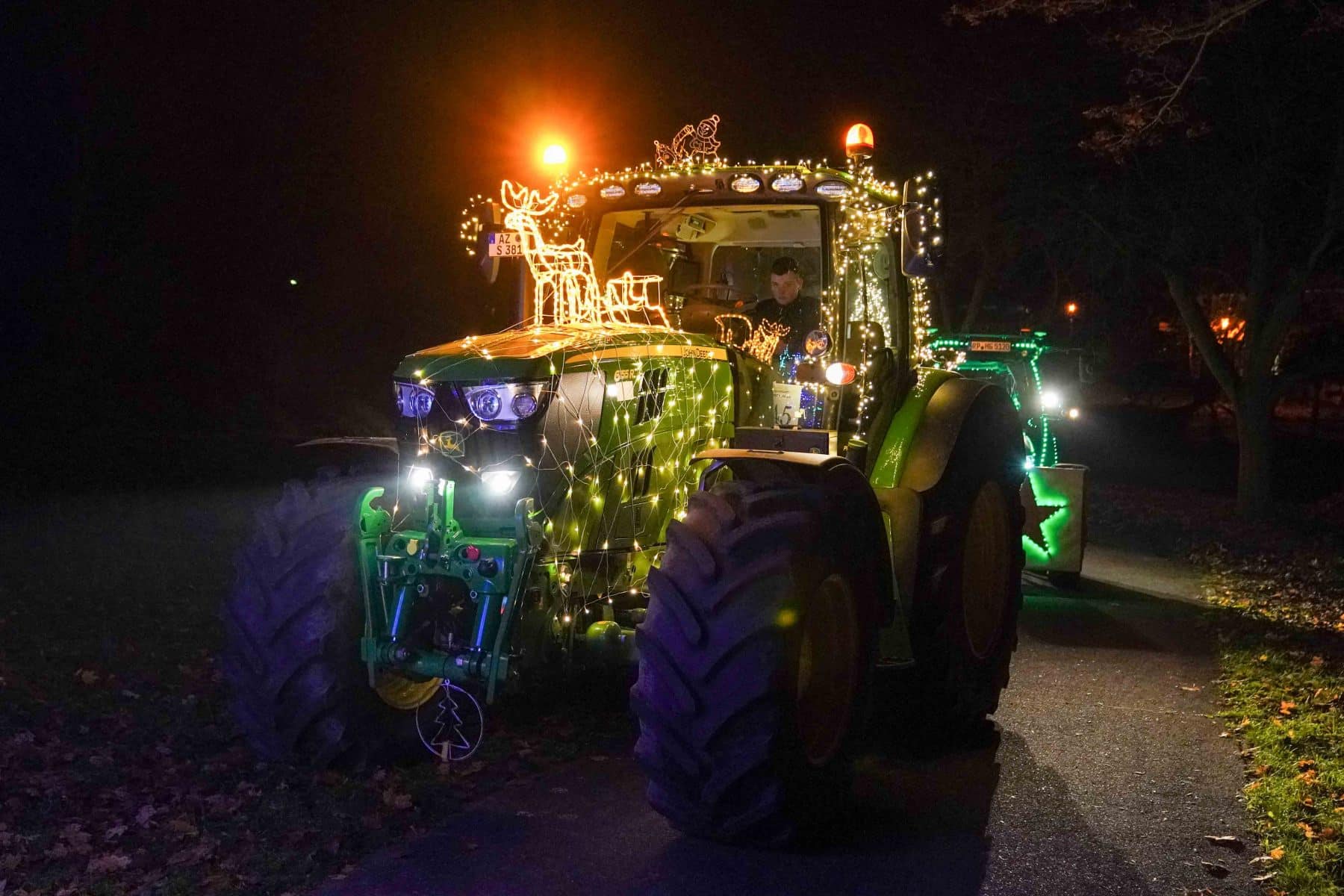 Traktoren funkeln in der Weihnachtszeit