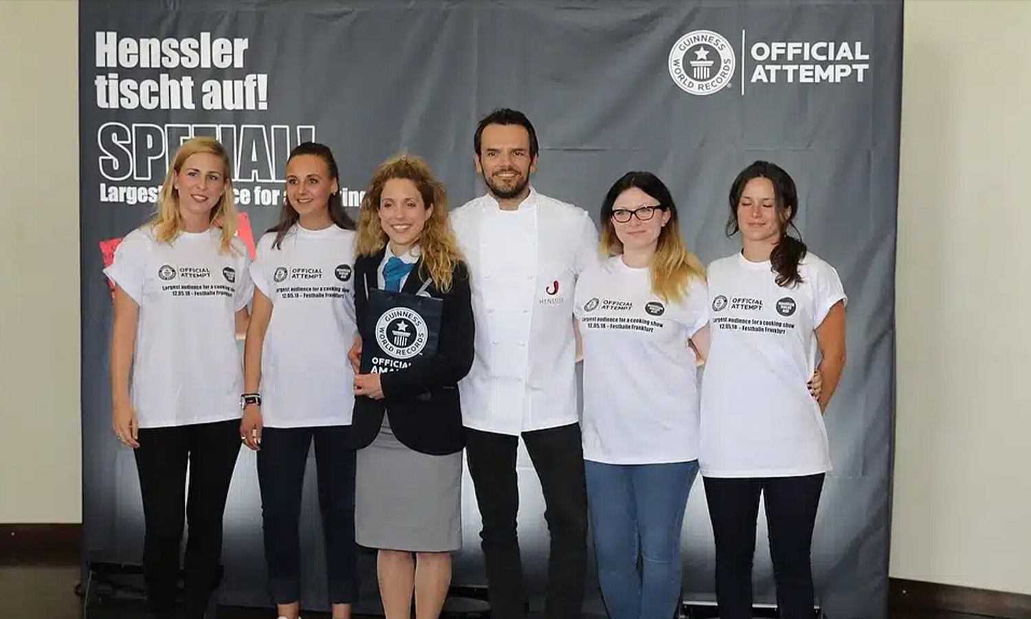 Steffen Henssler auf der Bühne der Frankfurter Festhalle bei seiner Live-Kochshow