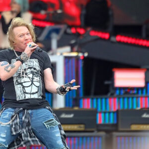 Guns N’ Roses live in Mannheim bei der „Not In This Lifetime...“ Tour mit großer Rockshow, Bühnenperformance und begeisterten Fans