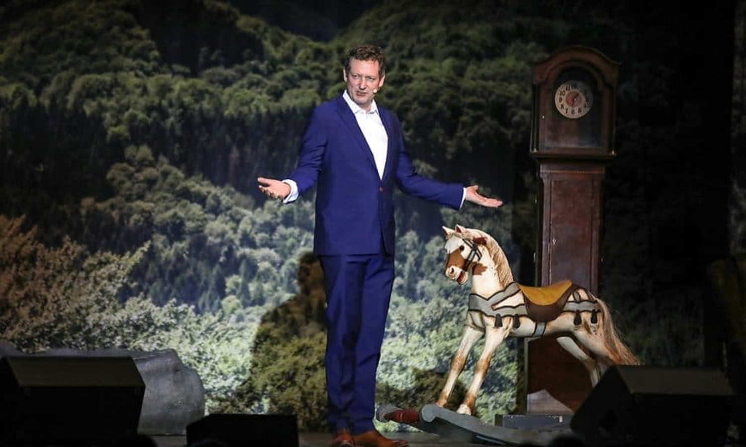 Dr. Eckart von Hirschhausen während seines Programms „Endlich!“ im Mannheimer Rosengarten