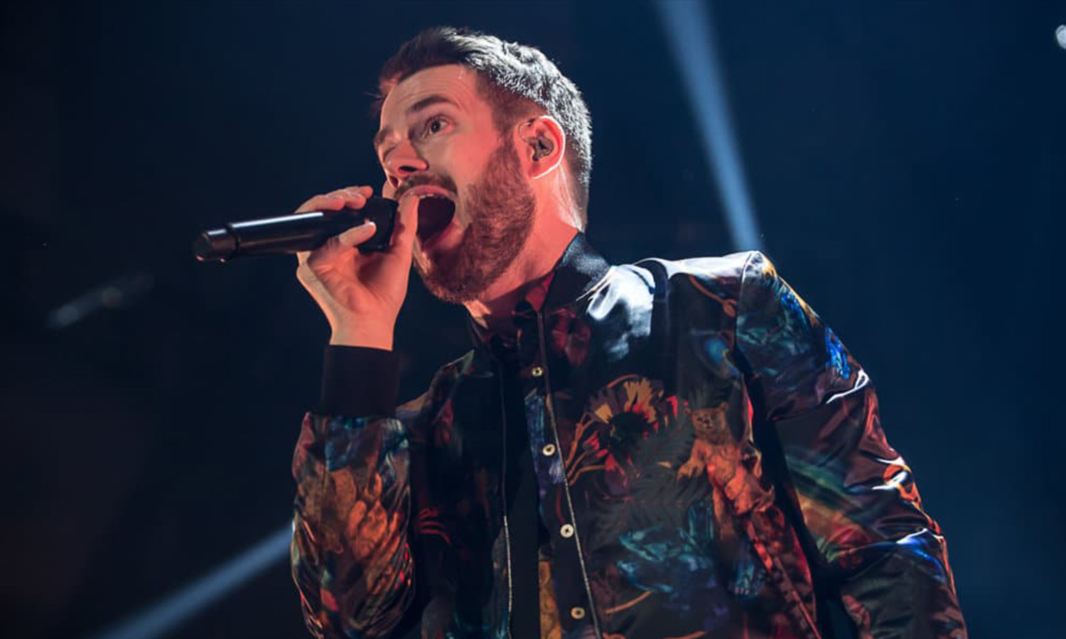 Revolverheld bei ihrer „Zimmer mit Blick“ Tour in der Festhalle Frankfurt auf der Bühne