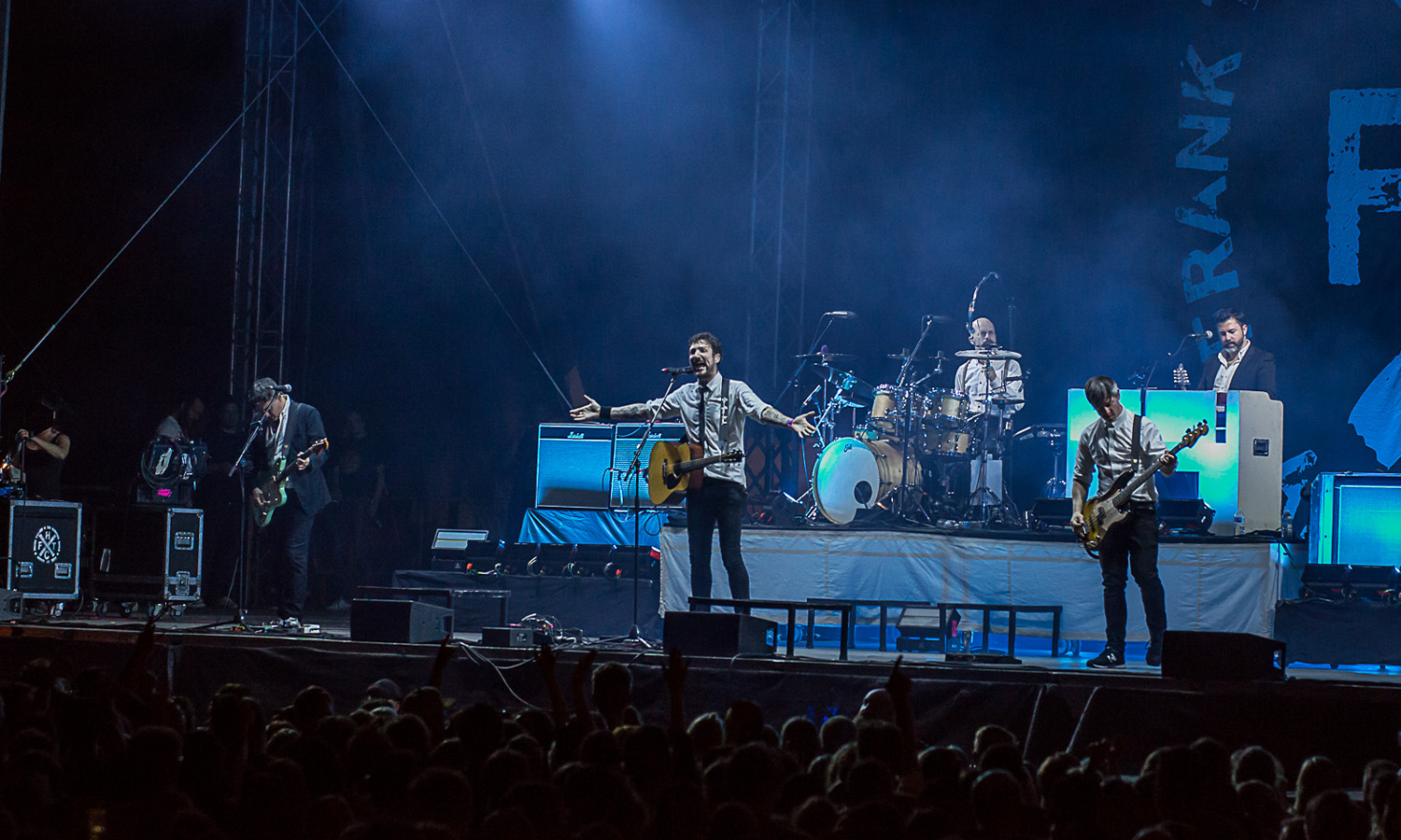 Konzertfotos von Frank Turner & The Sleeping Souls beim Open Air im Kulturpark Schlachthof Wiesbaden 2019
