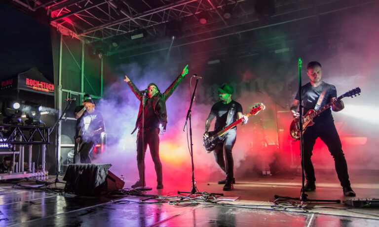 Unantastbar live beim apoCARlypse Autokino-Festival in Homberg 2020