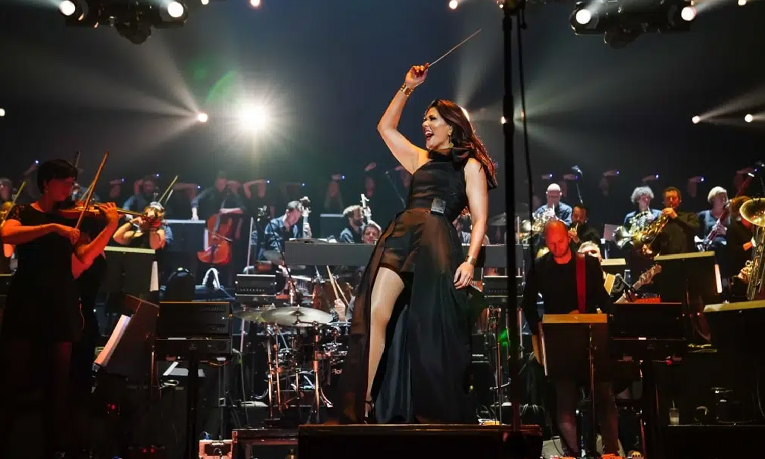 Die Künstler der Night of the Proms performen gemeinsam auf der großen Bühne in der SAP Arena Mannheim.