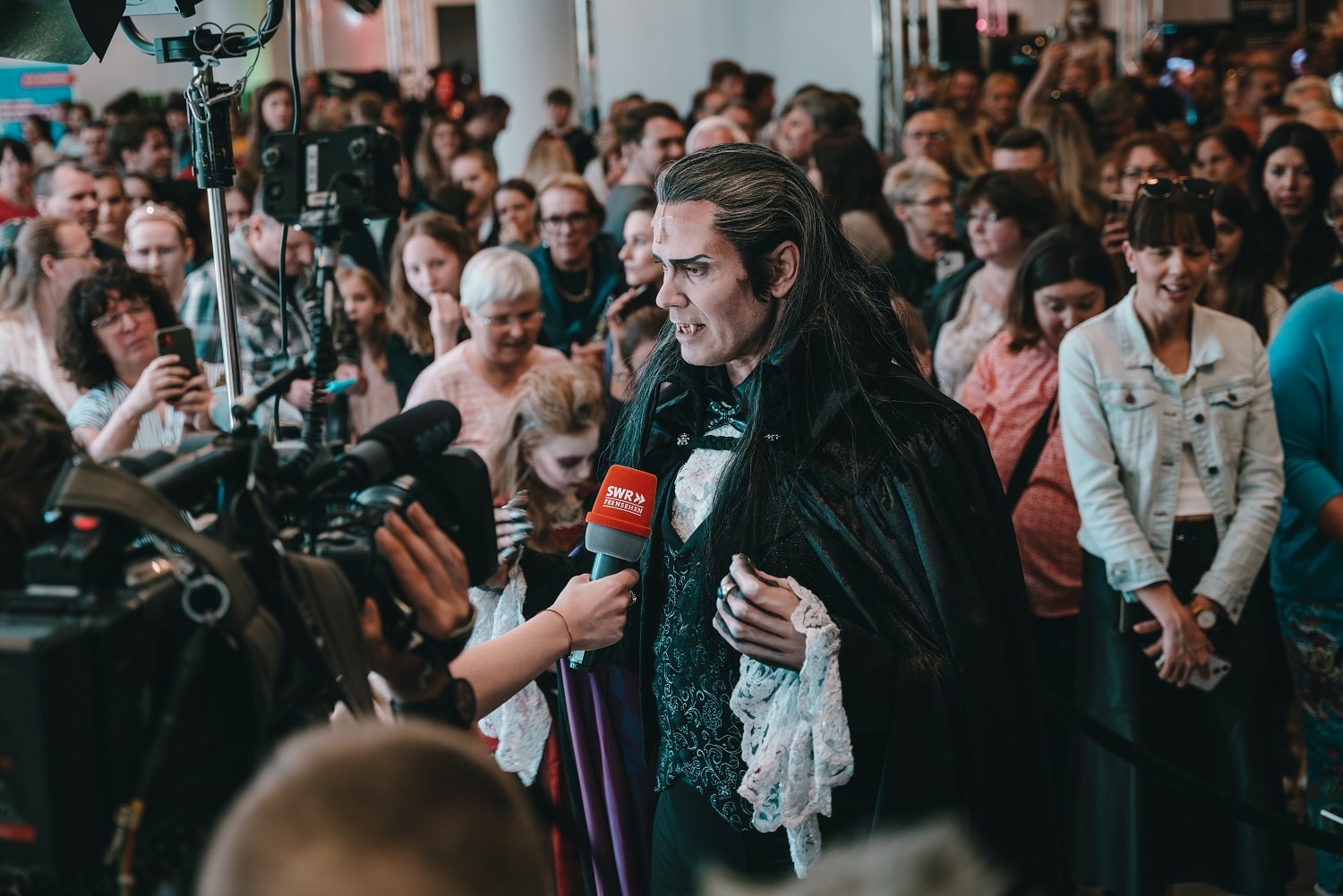 Wie Lange Läuft Tanz Der Vampire In Stuttgart TANZ DER VAMPIRE beim Tag der offenen Tür! - CityGuide