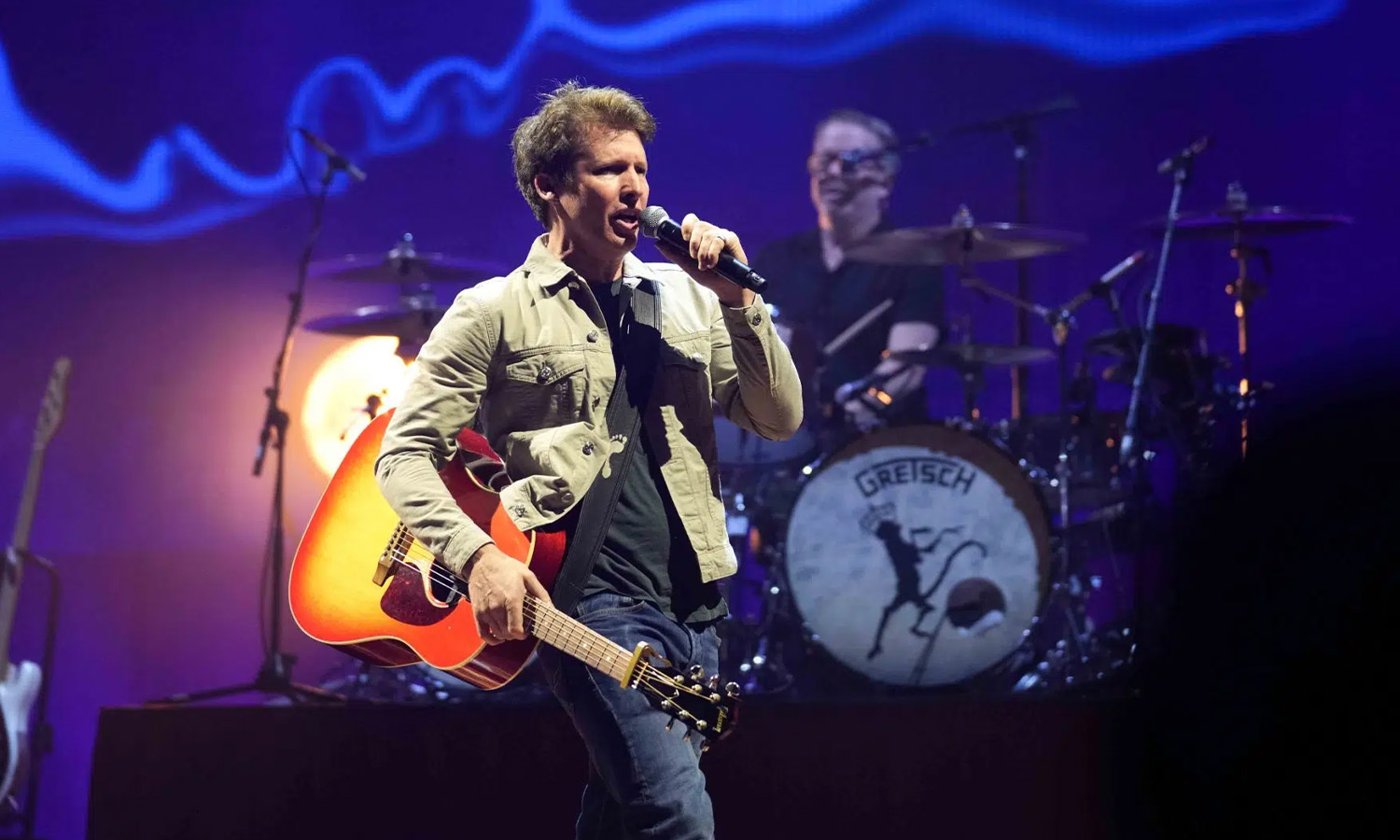 James Blunt bei seinem Konzert der Who We Used To Be Tour 2024 in der SAP Arena Mannheim