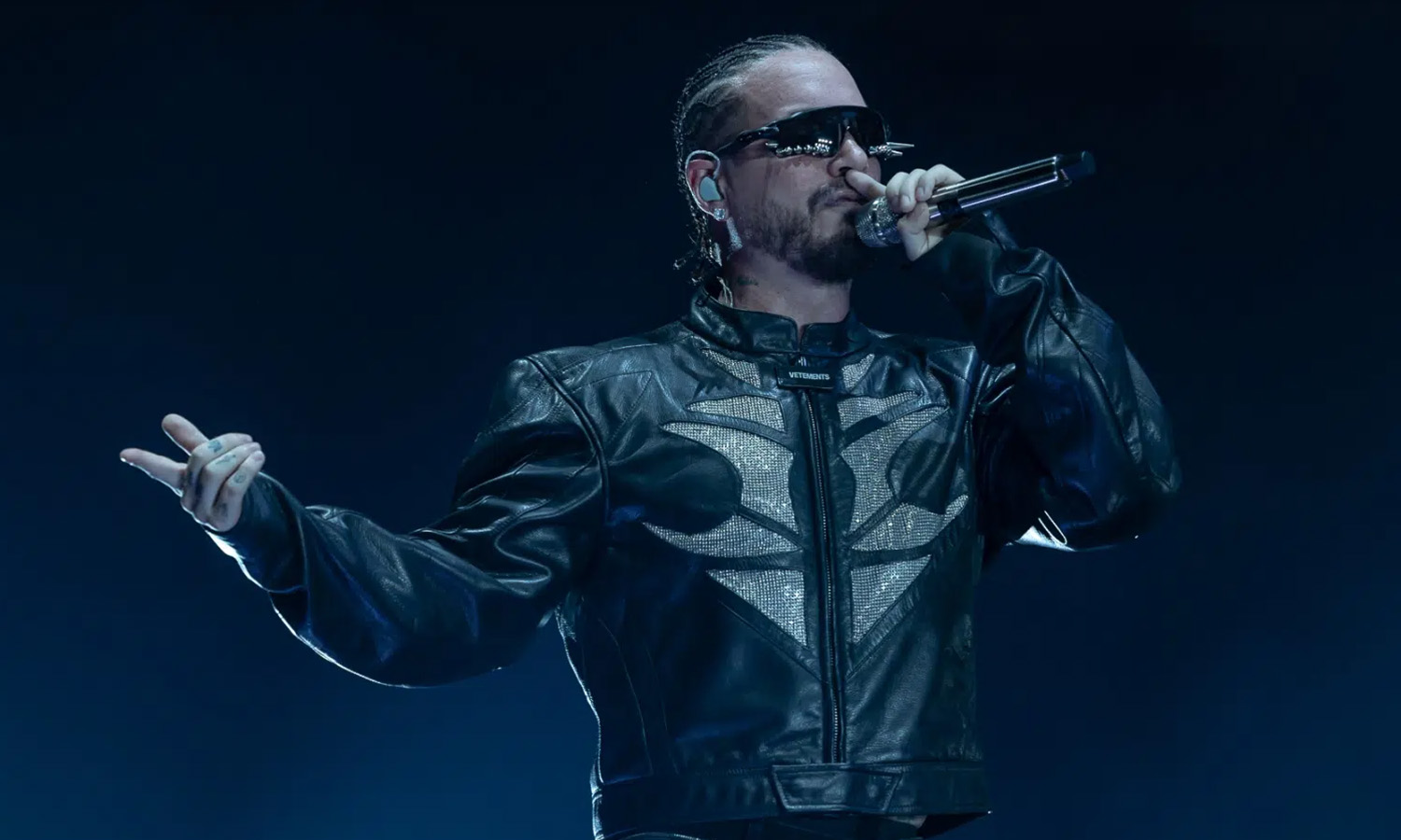 J Balvin live bei seiner Que Bueno Volver a Verte Tour 2024 in der Festhalle Frankfurt