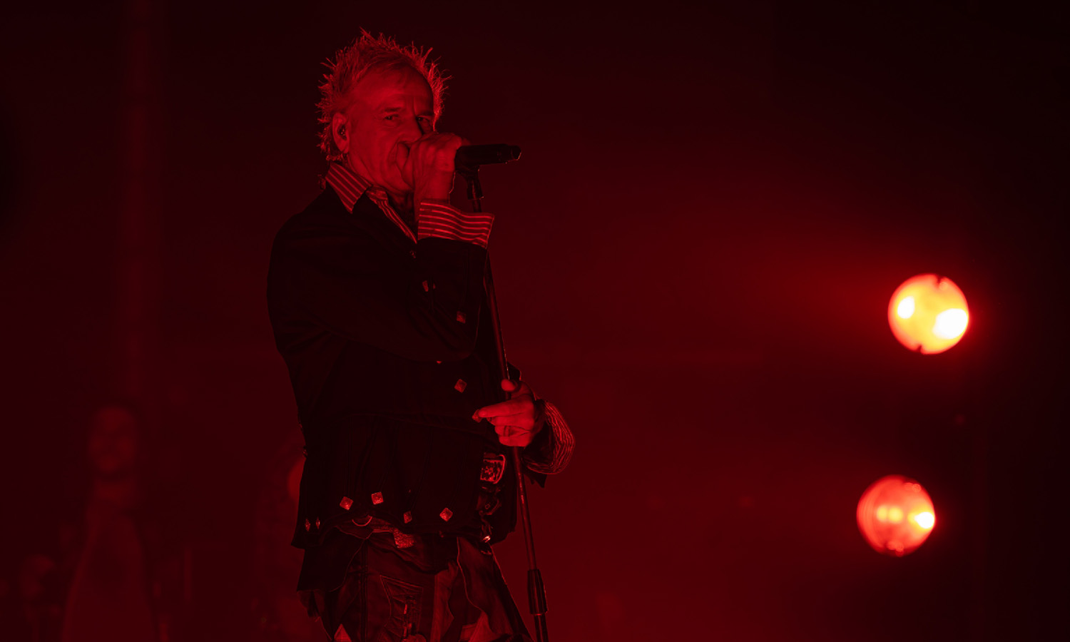 In Extremo, Korpiklaani und Rauhbein live im Schlachthof Wiesbaden mit Mittelalter-Rock-Show, Folkrock-Energie und begeisterten Fans