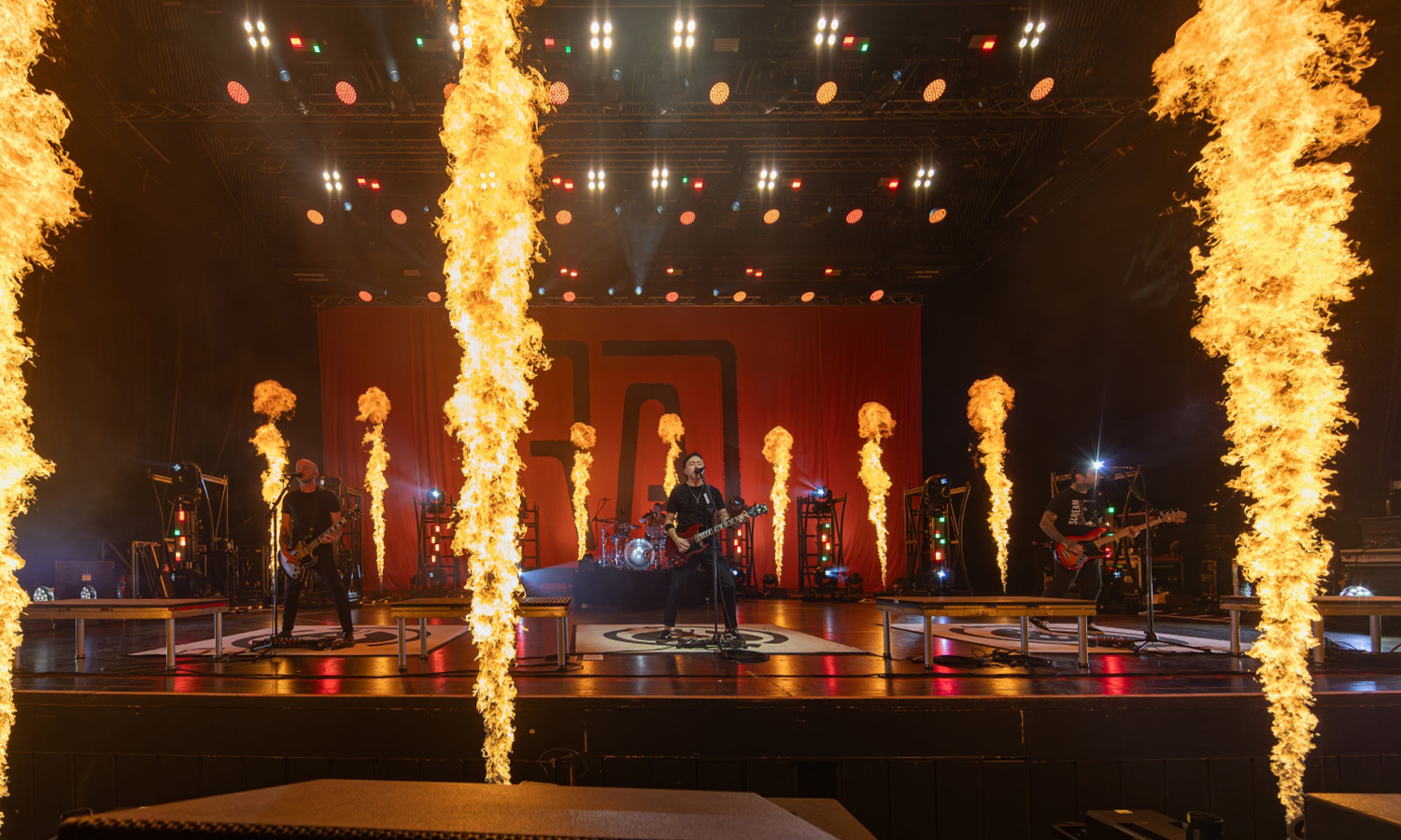 Rise Against live in der Jahrhunderthalle Frankfurt mit kraftvoller Punkrock-Show, intensiver Bühnenperformance und begeisterten Fans