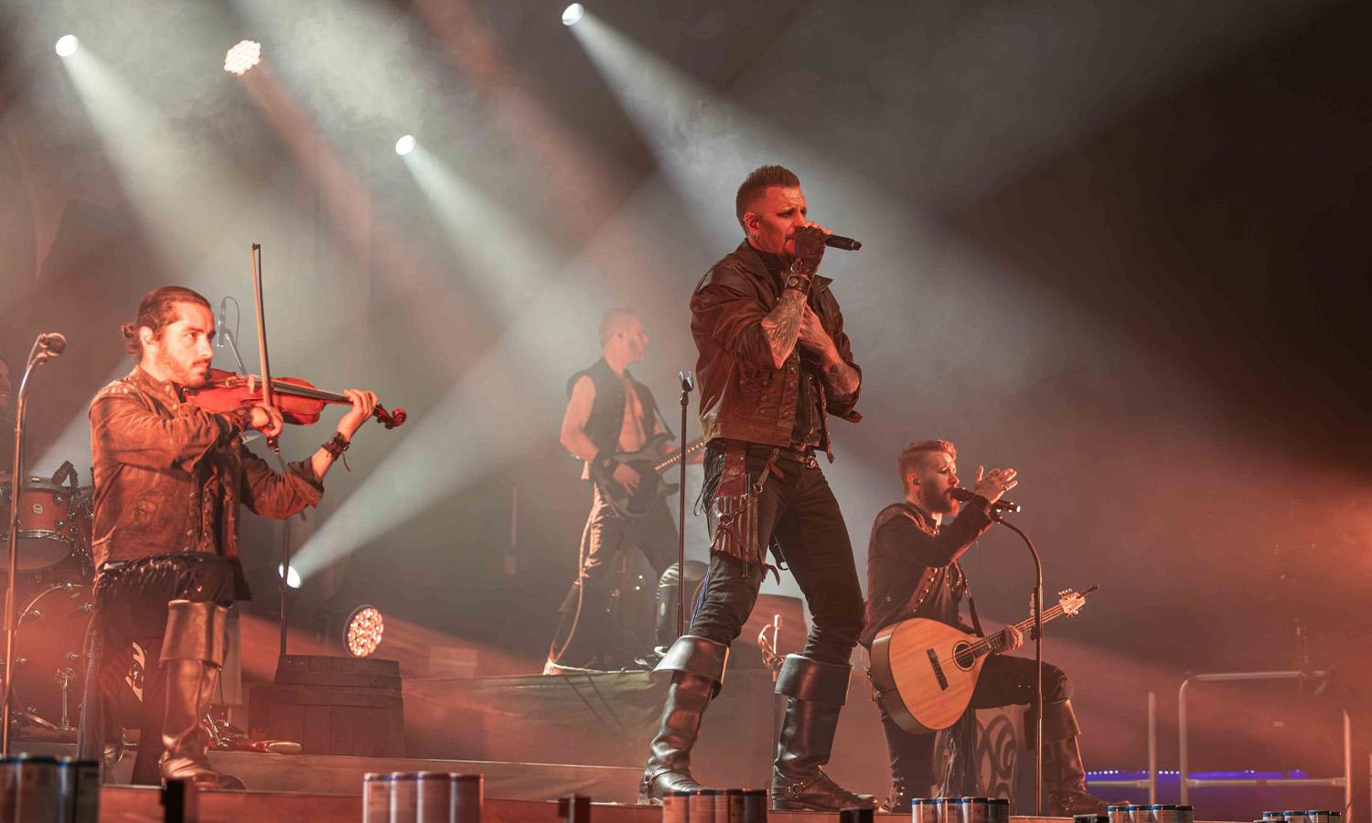 dArtagnan live bei der „Herzblut Tour“ in der Batschkapp Frankfurt mit Folkrock-Show, Special Guests Manntra und Storm Seeker sowie begeisterten Fans