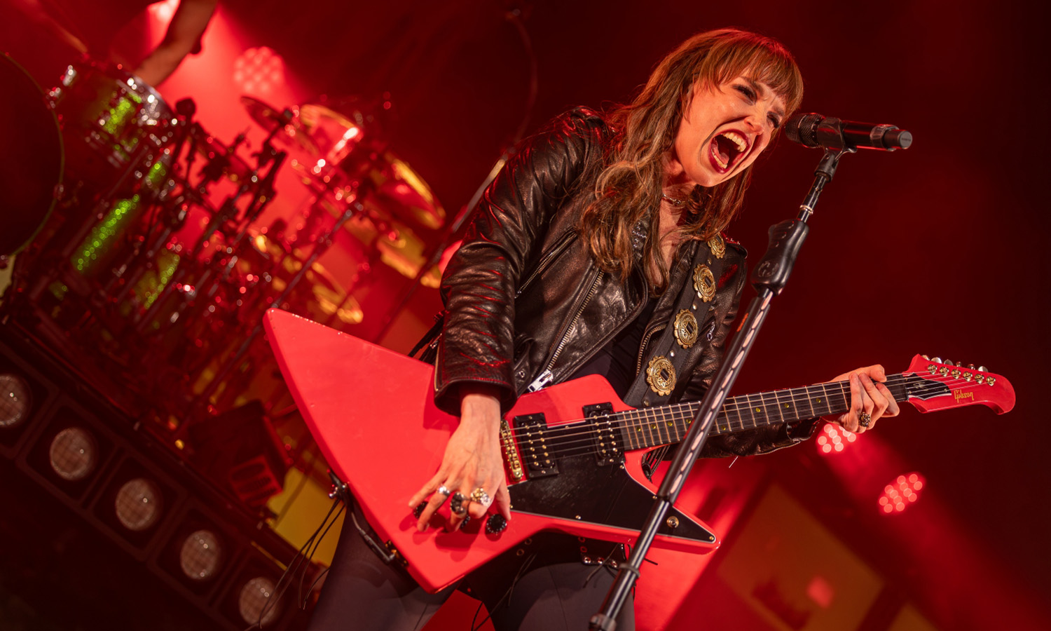 Halestorm und Bloodywood live im Schlachthof Wiesbaden mit kraftvoller Rock- und Metal-Show, intensiver Bühnenperformance und begeisterten Fans