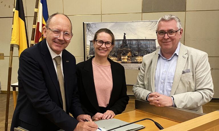 Porträtfoto von Elena Tzavara, die ab der Spielzeit 2028/2029 die neue Opernintendantin am Nationaltheater Mannheim wird.