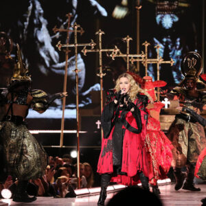 Pop-Ikone Madonna performt live auf der spektakulären Bühne während ihrer Rebel Heart Tour 2015 in der SAP Arena Mannheim.