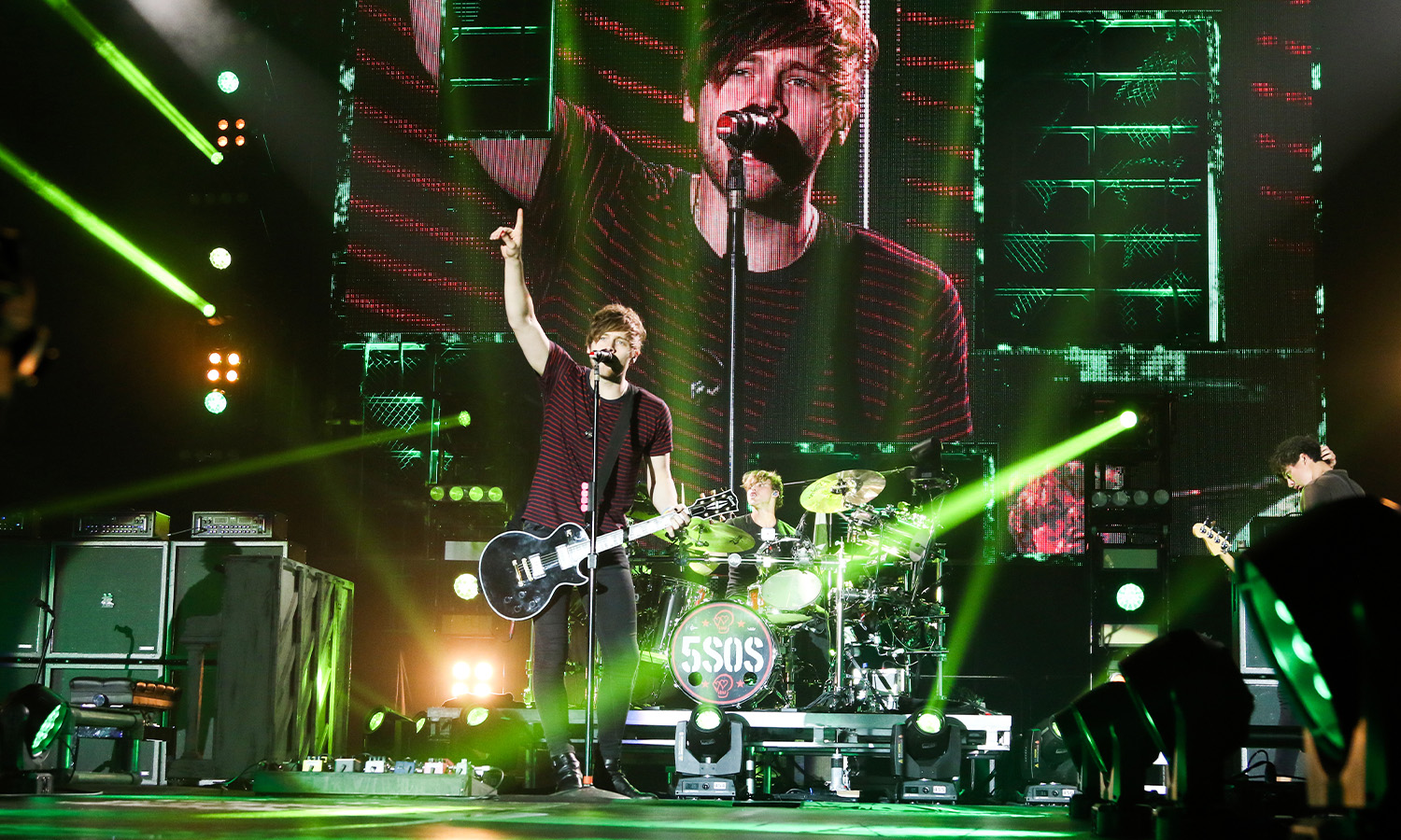 5 Seconds of Summer am 7. Juni 2016 während der Sounds Live Feels Live Tour in der SAP Arena Mannheim