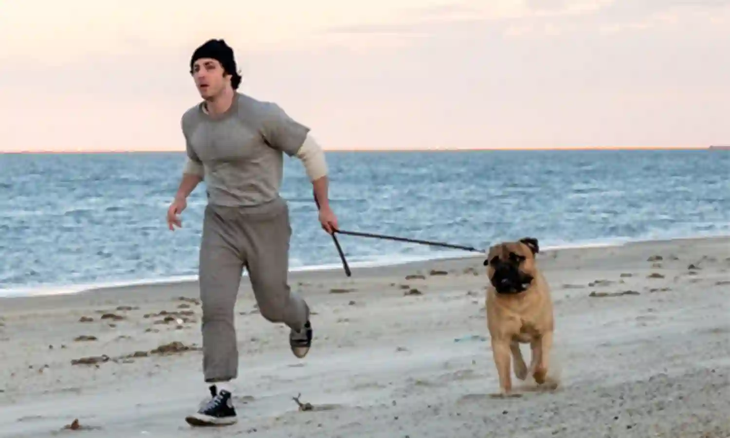 I PLAY ROCKY erzählt die inspirierende Geschichte hinter dem Mythos Rocky und von Mut, Beharrlichkeit und dem Glauben an sich selbst