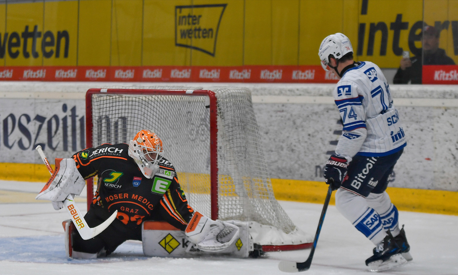 Spielszene zwischen den Graz99ers und den Adler Mannheim beim Testspiel am 16. August 2026 in Kitzbühel