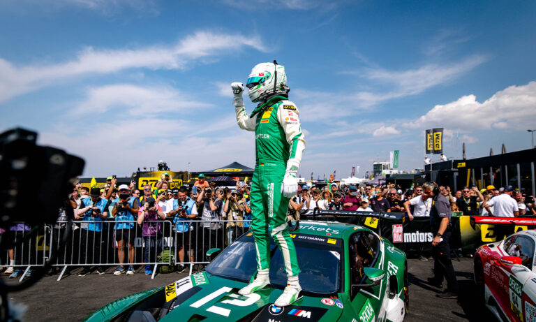BMW-Pilot Marco Wittmann gewinnt das DTM-Rennen 2026 am Nürburgring vor Tom Kalender und Thomas Preining