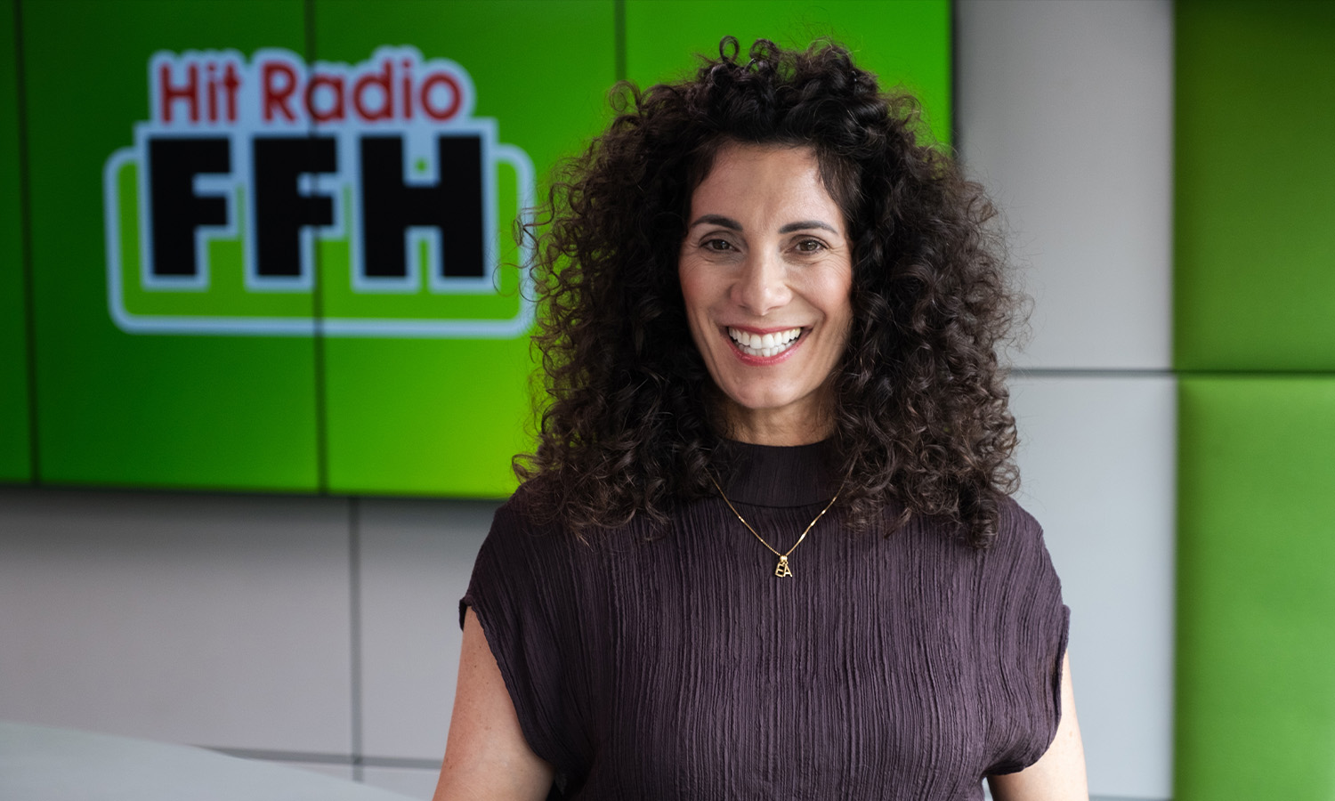 HIT RADIO FFH-Moderatorin Evren Gezer ist für den Deutschen Radiopreis 2026 als Beste Moderatorin nominiert