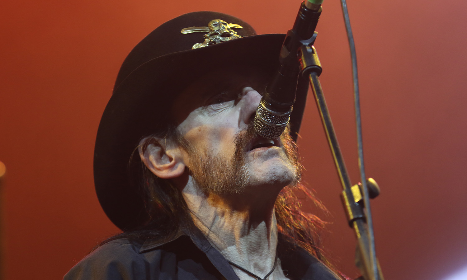 Lemmy Kilmister mit Motörhead am 24. November 2015 bei der 40th Anniversary Tour in der Jahrhunderthalle Frankfurt