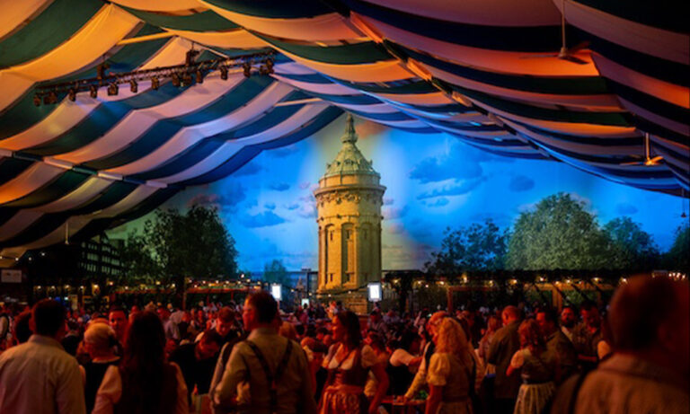 Festzelt des Mannheimer Oktoberfestes 2026 mit Gästen, Musik und neuer Kurpfalzbräu-Partnerschaft