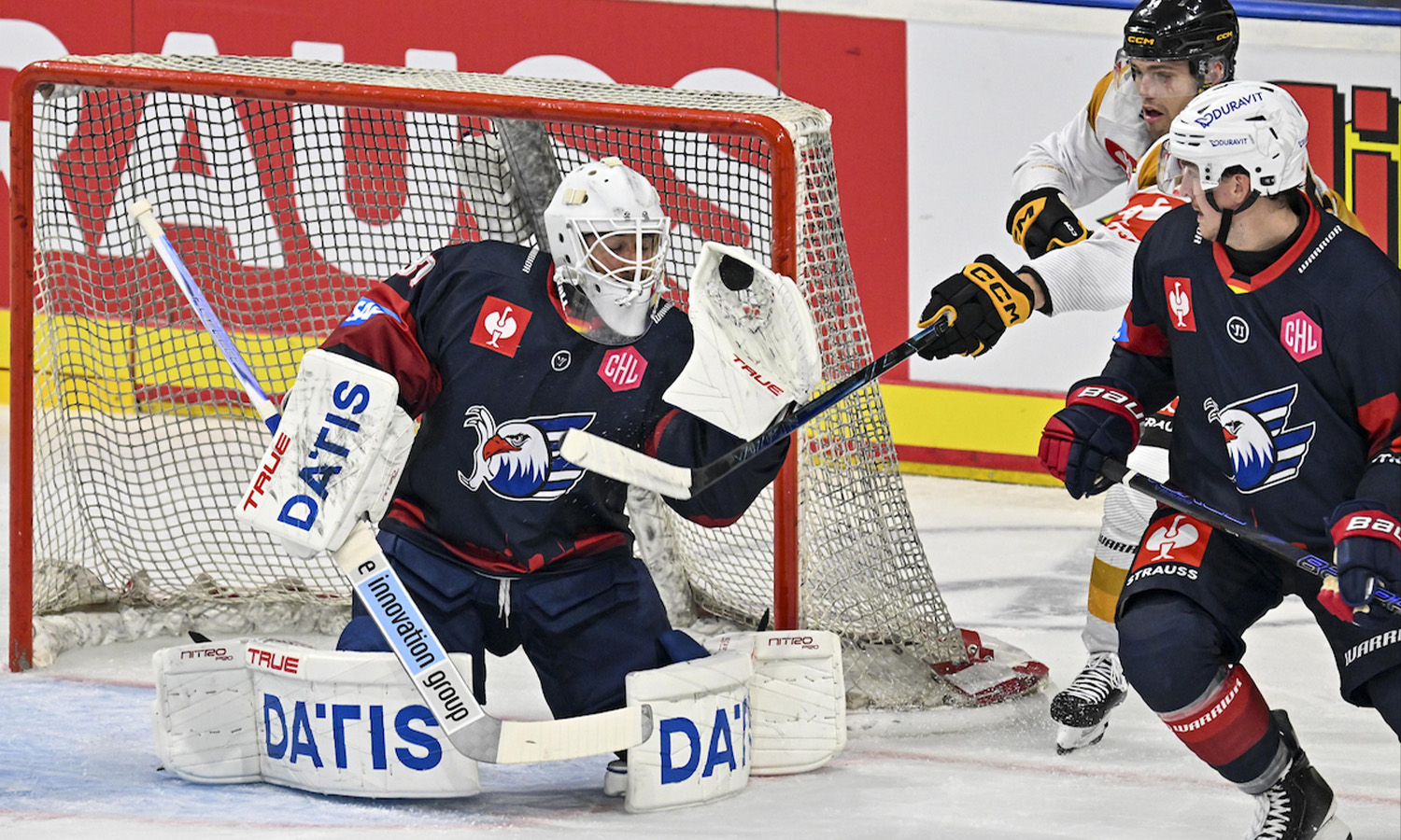 Spielszene zwischen den Adler Mannheim und Skellefteå AIK am 6. September 2026 in der SAP Arena Mannheim