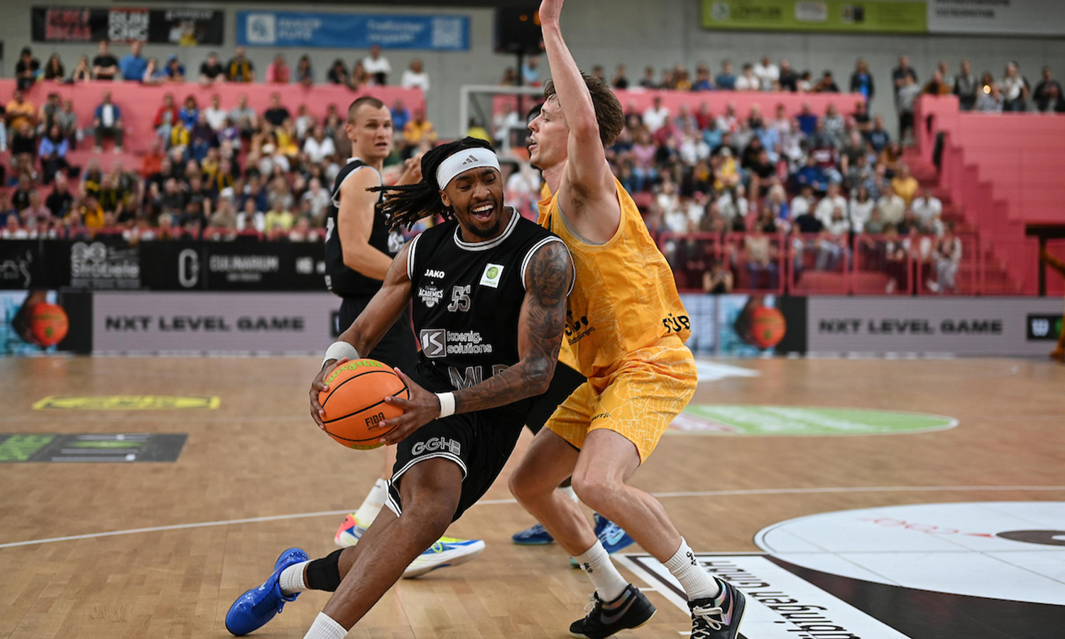 Spielszene zwischen den Tigers Tübingen und den MLP Academics Heidelberg am 26. September 2026 in der Paul Horn-Arena